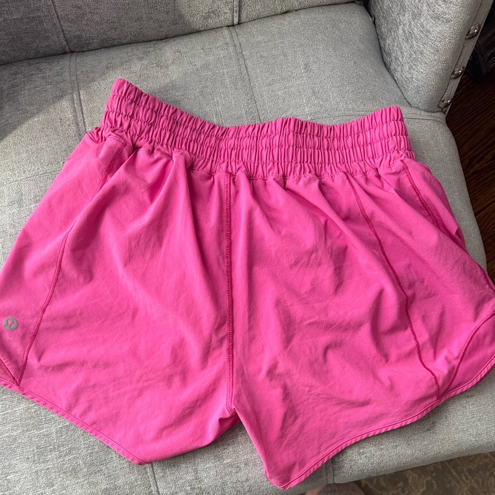 lululemon hotty hot short size 6 pink